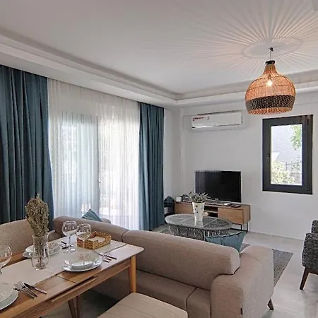 Calis Merkeze Yakin Oezel Havuzlu Ikiz Villa