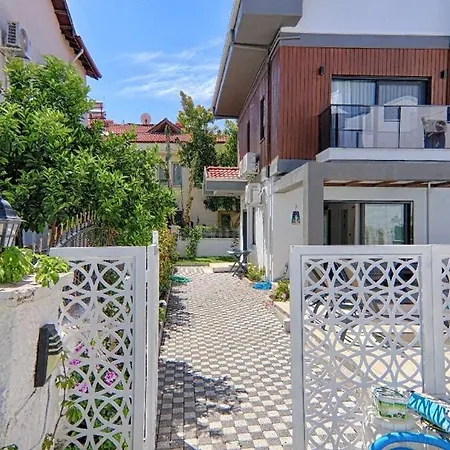 Calis Merkeze Yakin Oezel Havuzlu Ikiz Villa *