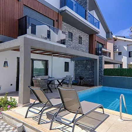 Villa Calis Merkeze Yakin Oezel Havuzlu Ikiz *