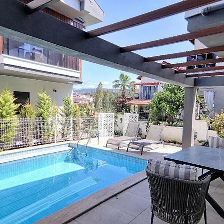 Calis Merkeze Yakin Oezel Havuzlu Ikiz Villa Fethiye
