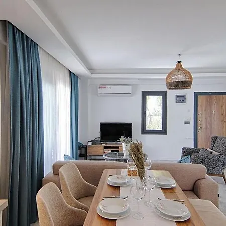 Calis Merkeze Yakin Oezel Havuzlu Ikiz Villa