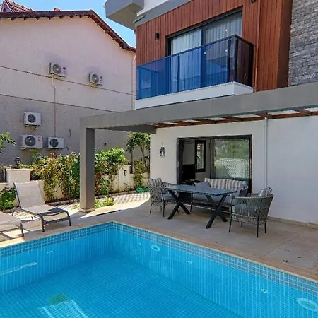 Villa Calis Merkeze Yakin Oezel Havuzlu Ikiz *