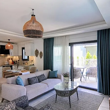 Calis Merkeze Yakin Oezel Havuzlu Ikiz Villa Fethiye