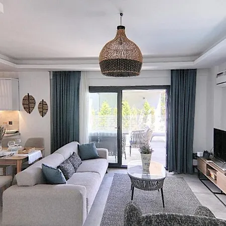 Calis Merkeze Yakin Oezel Havuzlu Ikiz Villa Fethiye