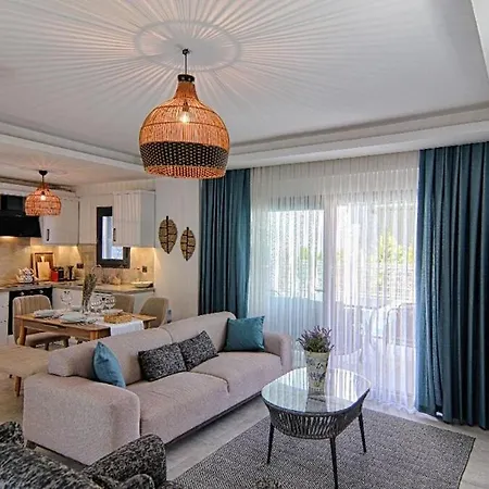 Villa Calis Merkeze Yakin Oezel Havuzlu Ikiz