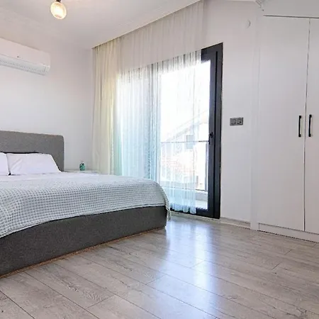 Calis Merkeze Yakin Oezel Havuzlu Ikiz Villa