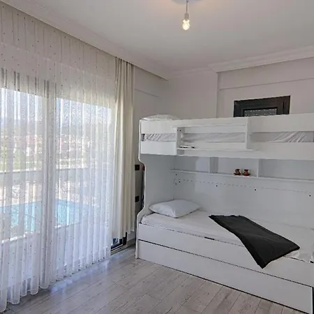 Calis Merkeze Yakin Oezel Havuzlu Ikiz *