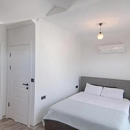 Calis Merkeze Yakin Oezel Havuzlu Ikiz Villa Fethiye