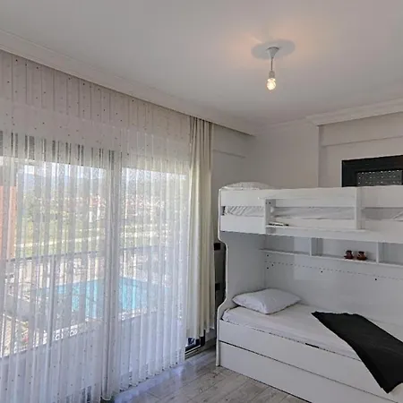 Calis Merkeze Yakin Oezel Havuzlu Ikiz * Fethiye