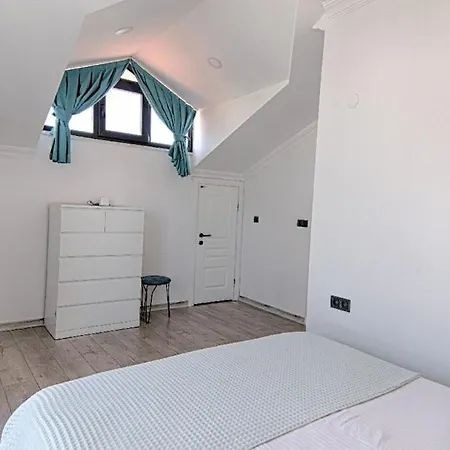 Calis Merkeze Yakin Oezel Havuzlu Ikiz Villa Fethiye