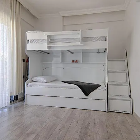 Calis Merkeze Yakin Oezel Havuzlu Ikiz Villa