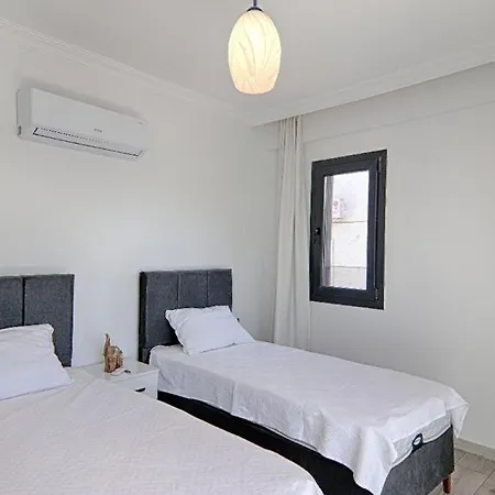 Villa Calis Merkeze Yakin Oezel Havuzlu Ikiz Fethiye